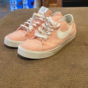 Women’s Nike shoes size 9